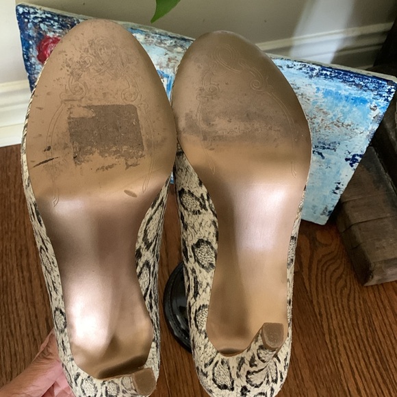 Tahari WALDEN Snakeskin print LEATHER Neutrals Size 8.5M Raised seam HEELS - Picture 10 of 11